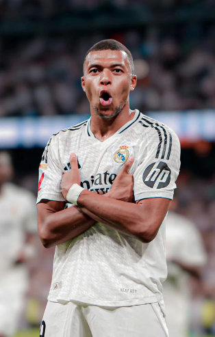 波兰媒体：莱万收到米兰、沙特和美职联报价，米兰愿签约两年（波媒称：莱万已获米兰、沙特及美职联报价，米兰愿提供两年合同）