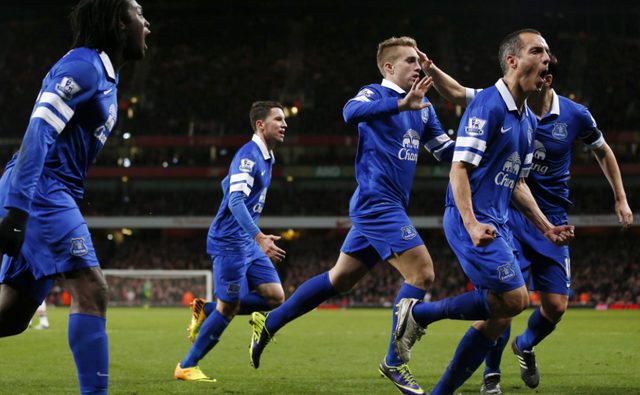 没有技巧全是感情，弗兰克告别演讲深情演唱《月亮代表我的心》（不靠技巧只凭真情：弗兰克在告别演讲中深情献唱《月亮代表我的心）